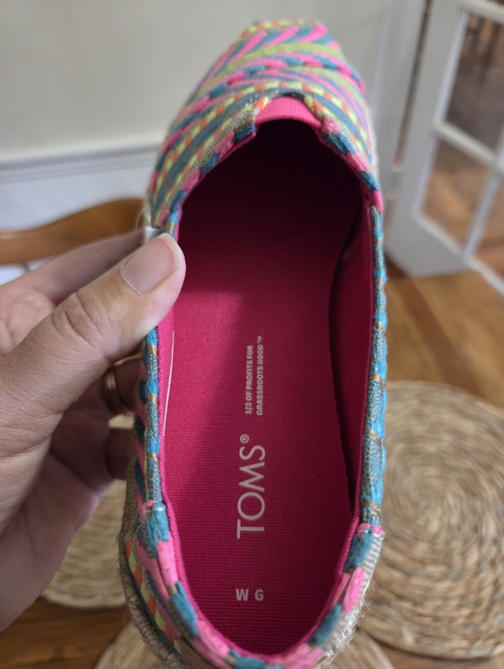 Colorful TOMS - Picture 5 of 6